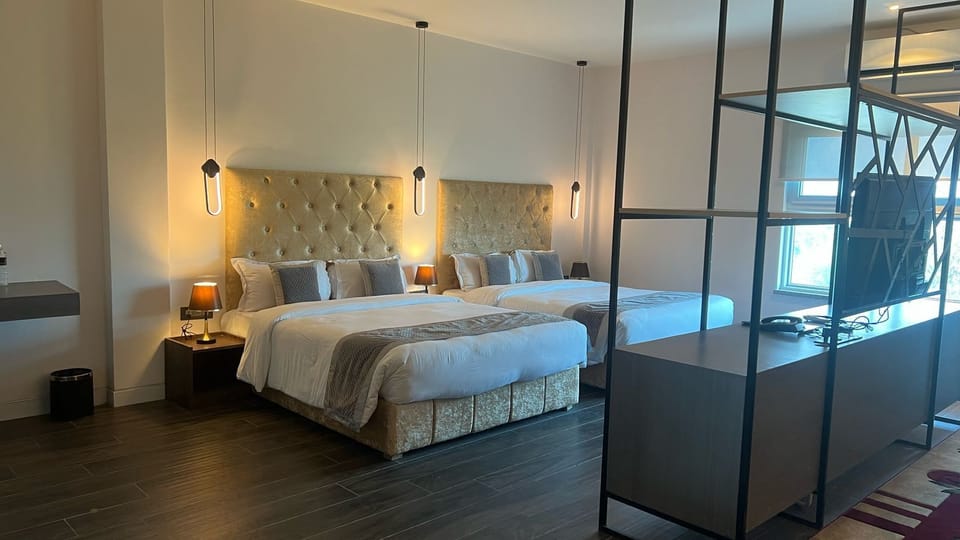 Junior Suite | Desk, free WiFi, bed sheets