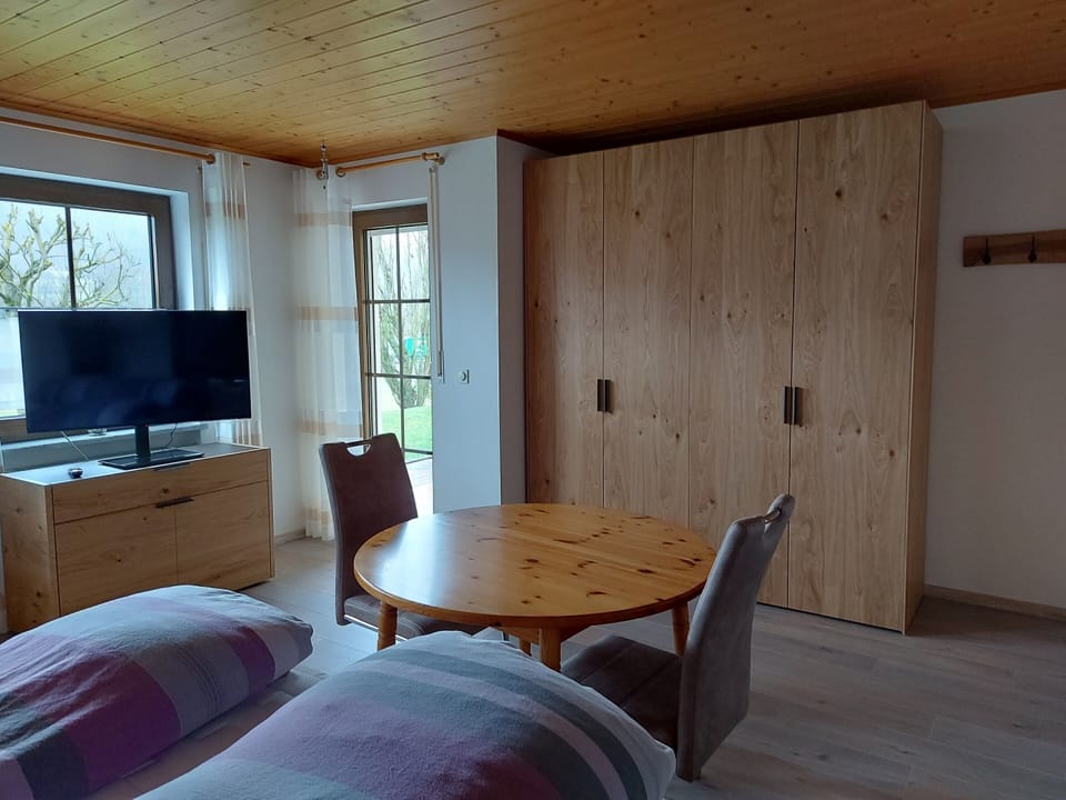 Double Room | Minibar, WiFi (free), bed sheets
