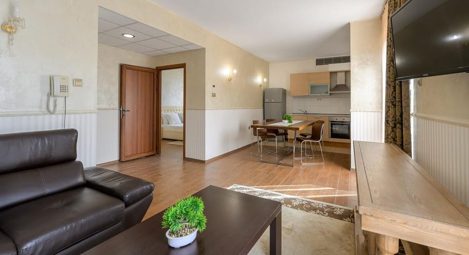 Deluxe Apartment | Desk, soundproofing, free WiFi, bed sheets