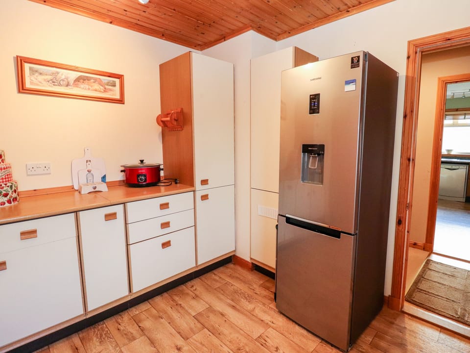 Dishwasher, electric kettle, cookware/dishes/utensils