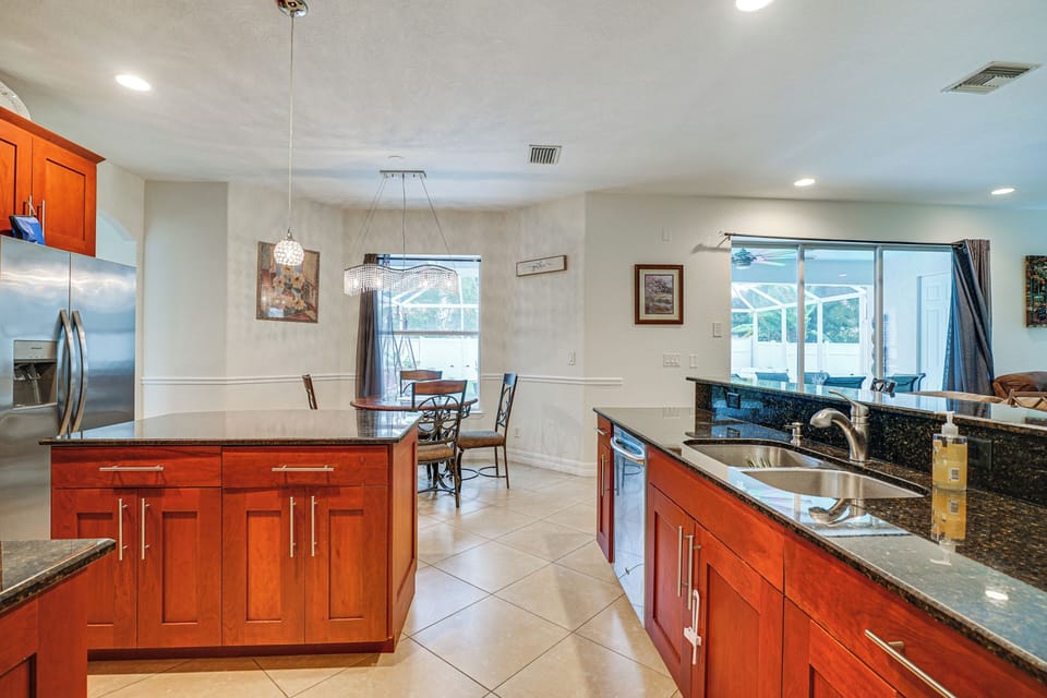House (5 Bedrooms) | Interior