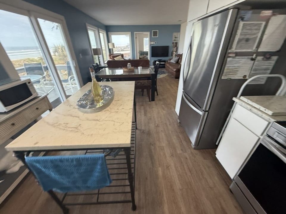 House, 4 Bedrooms | Private kitchen