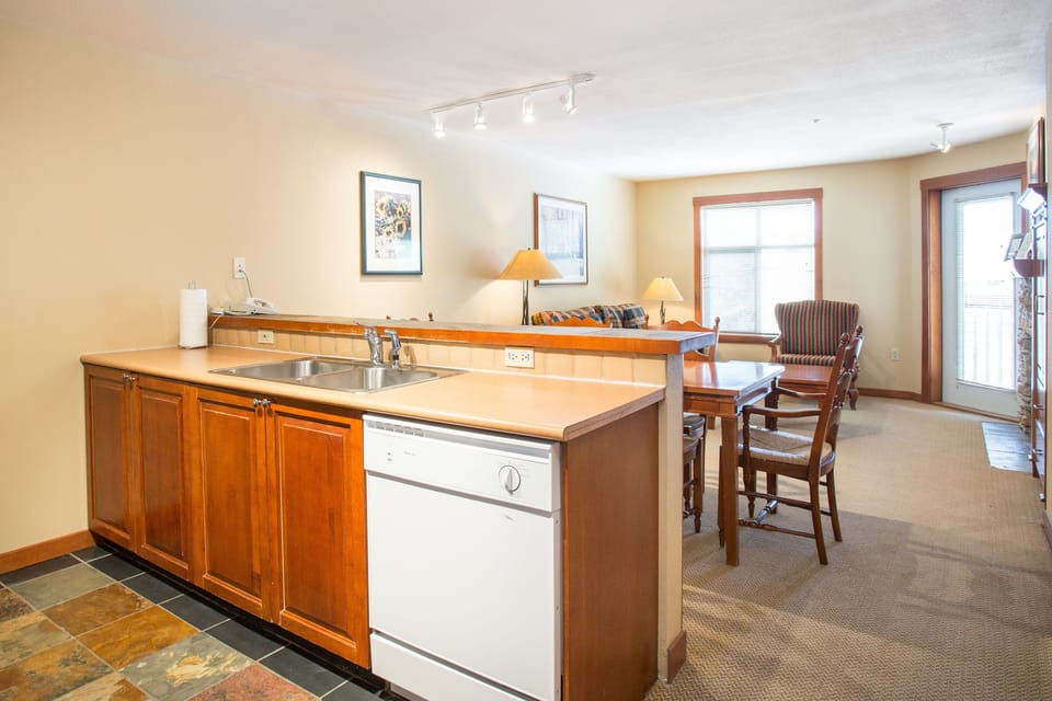 Condo, 1 Bedroom | Private kitchen | Coffee/tea maker, fridge, oven, toaster