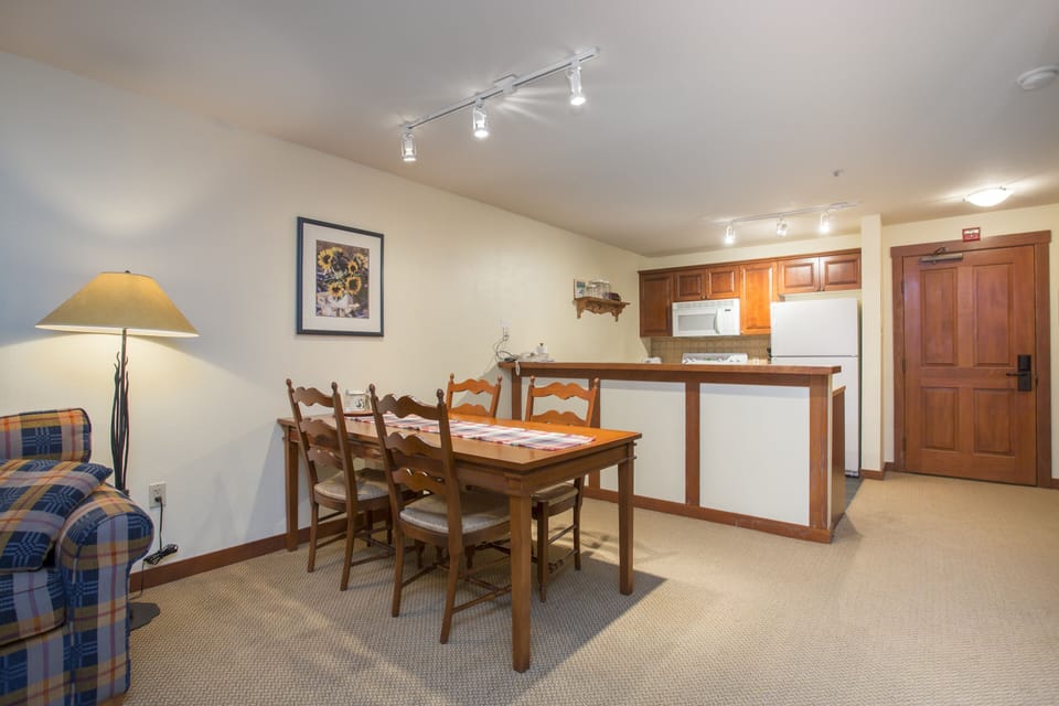 Condo, 1 Bedroom | Dining