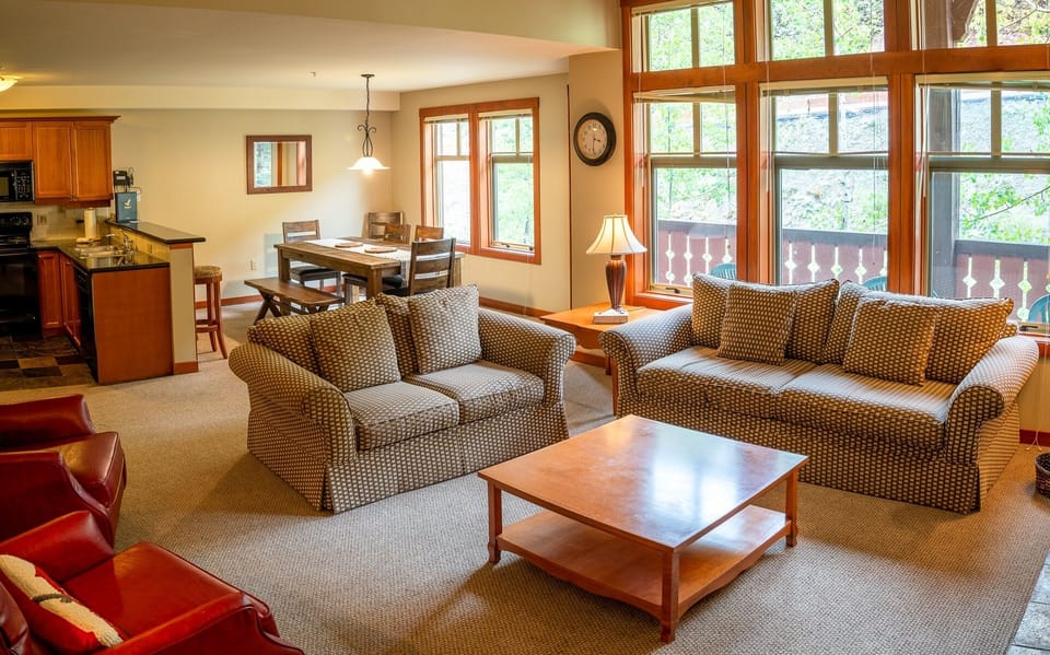 Condo, 2 Bedrooms | Living area
