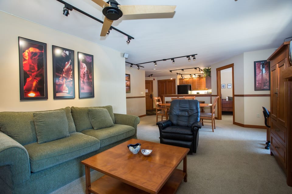 Condo, 2 Bedrooms | Living area