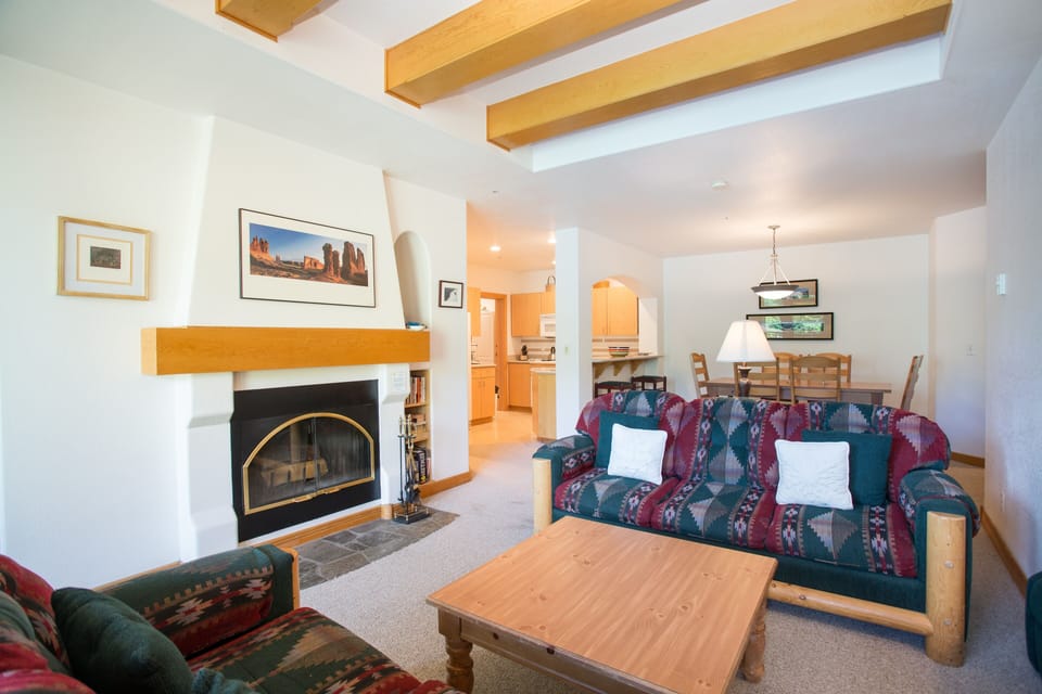 Condo, 2 Bedrooms | Living area