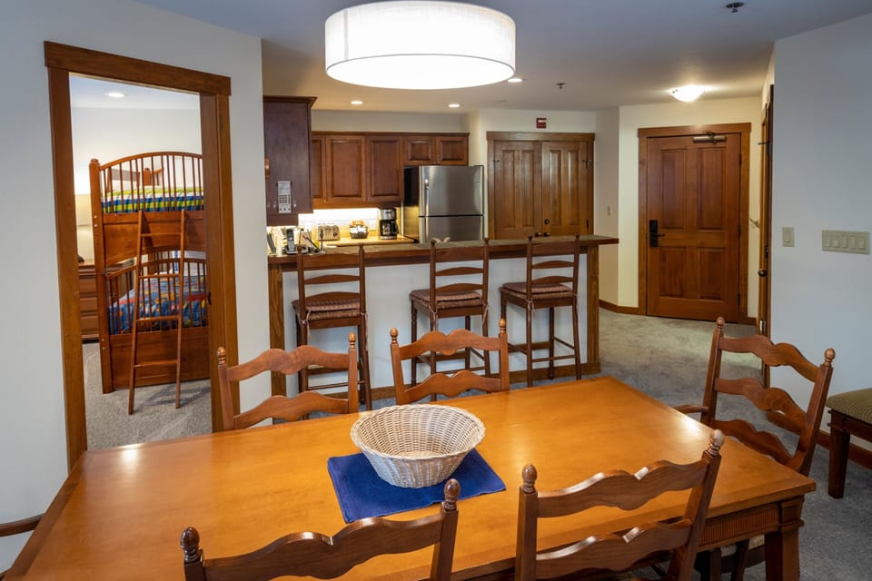 Condo, 2 Bedrooms | Dining