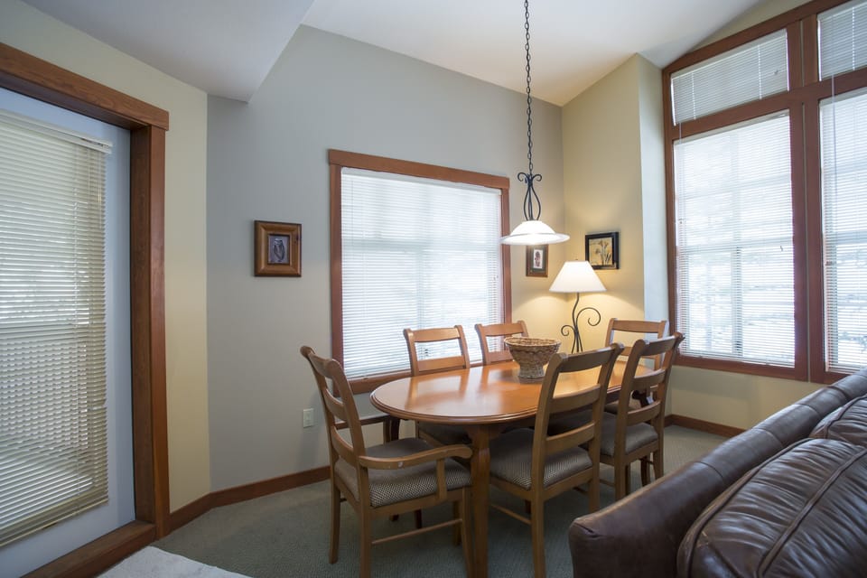 Condo, 2 Bedrooms | Dining