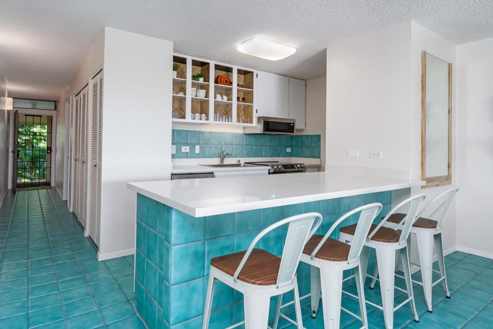 Condo, 1 Bedroom | Private kitchen | Fridge, oven, coffee/tea maker, toaster