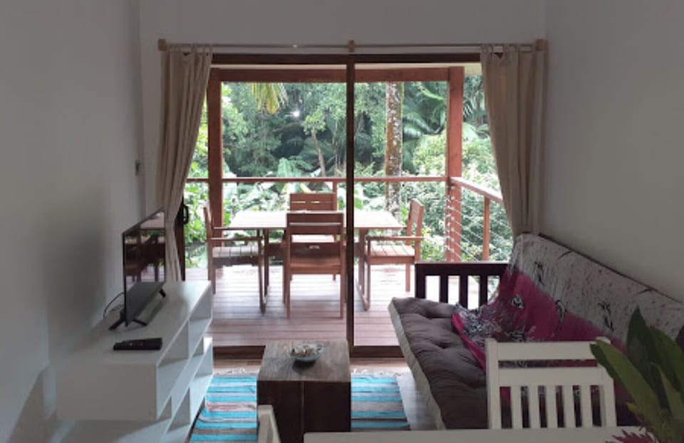 Standard Chalet, 1 Bedroom, Garden View | Living room | 80-cm flat-screen TV with satellite channels