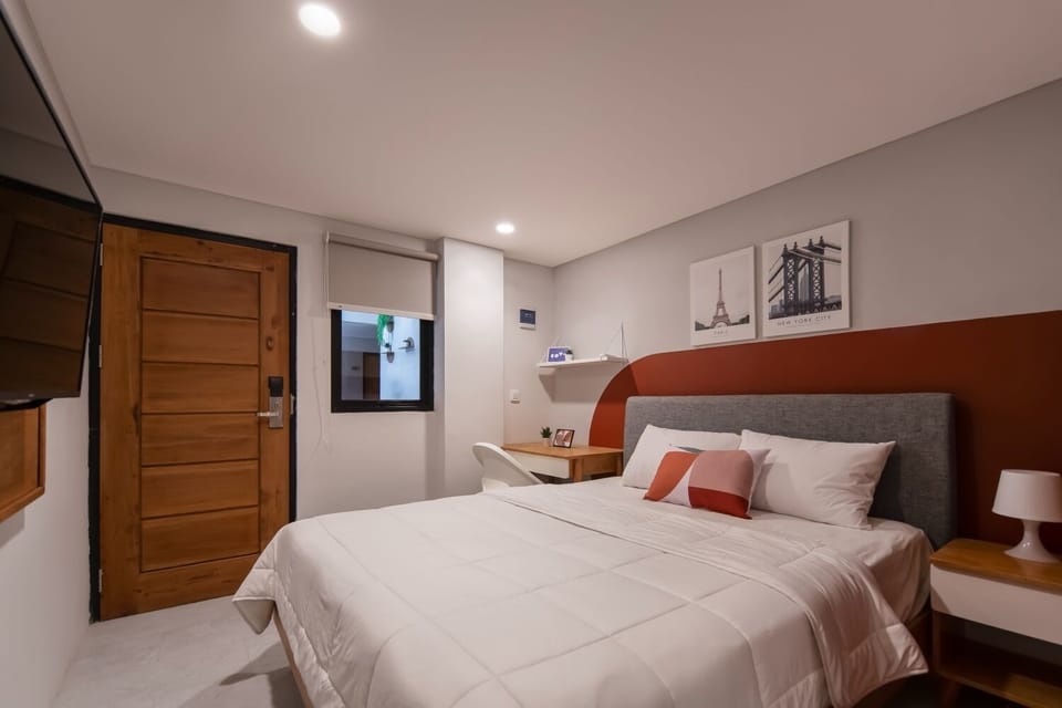 Deluxe Double Room | Desk, free WiFi, bed sheets