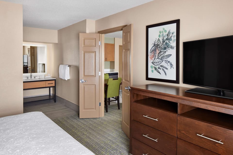 1 bedroom, premium bedding, down comforters, pillowtop beds