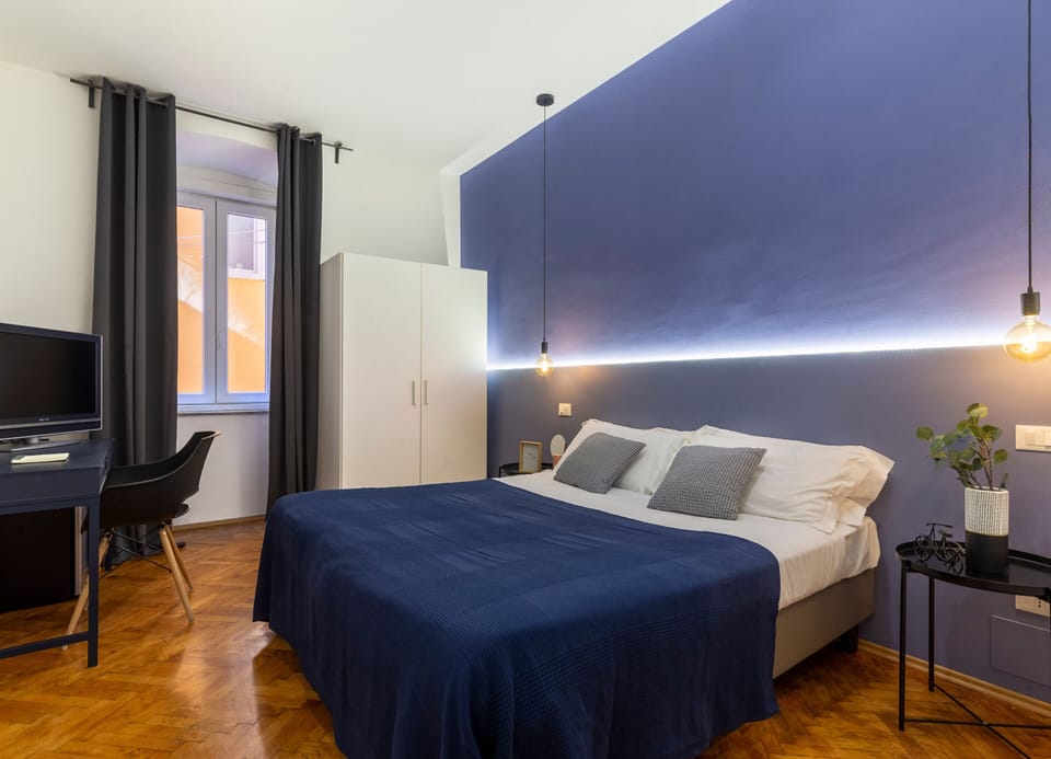City Room | 1 bedroom, premium bedding, desk, laptop workspace
