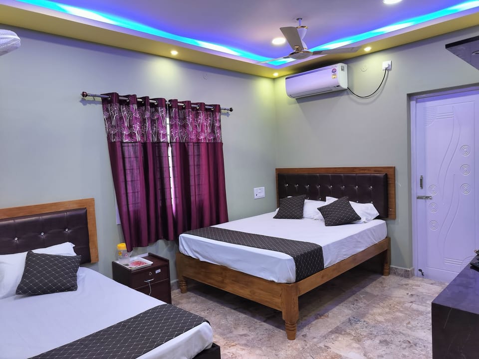Luxury Triple Room, 3 Bedrooms | Individually decorated, individually furnished, laptop workspace