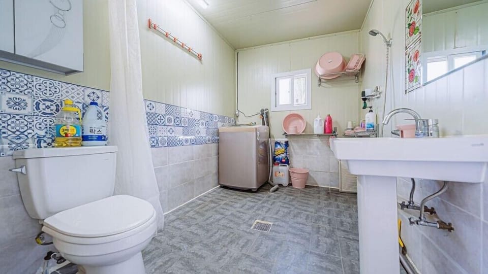 Room (private house)