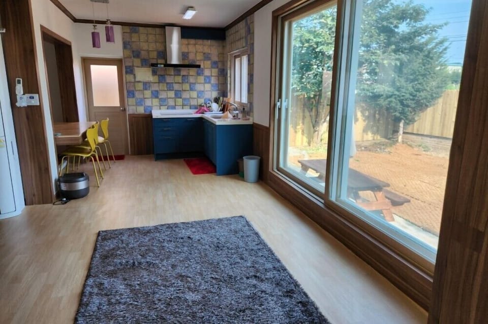 Room (private house)
