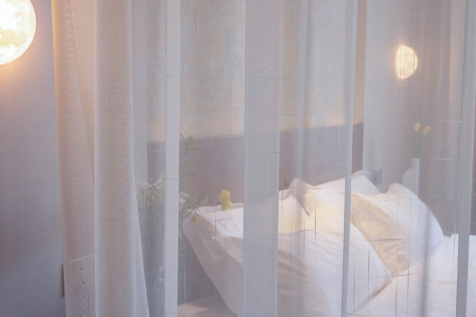 Standard Room, 1 Queen Bed, Non Smoking | Desk, laptop workspace, blackout drapes, soundproofing