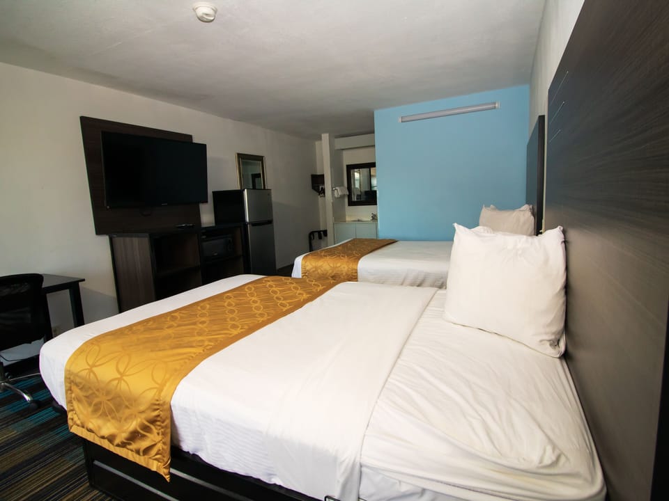 Desk, blackout drapes, iron/ironing board, free WiFi