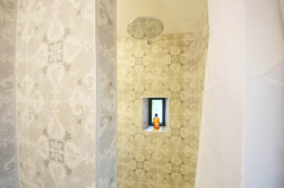 Apartment | Bathroom | Shower, hair dryer, bidet, towels