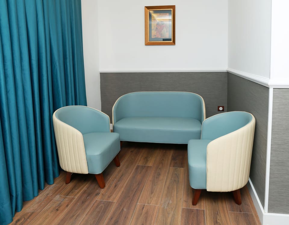 In-room safe, blackout drapes, soundproofing