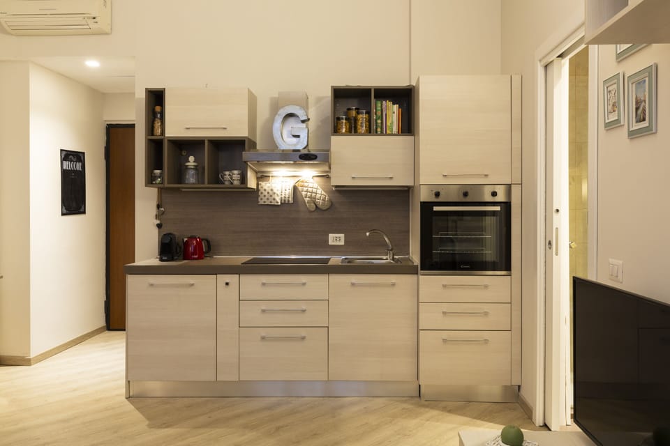 City Studio | Private kitchen | Mini-fridge, oven, stovetop, espresso maker