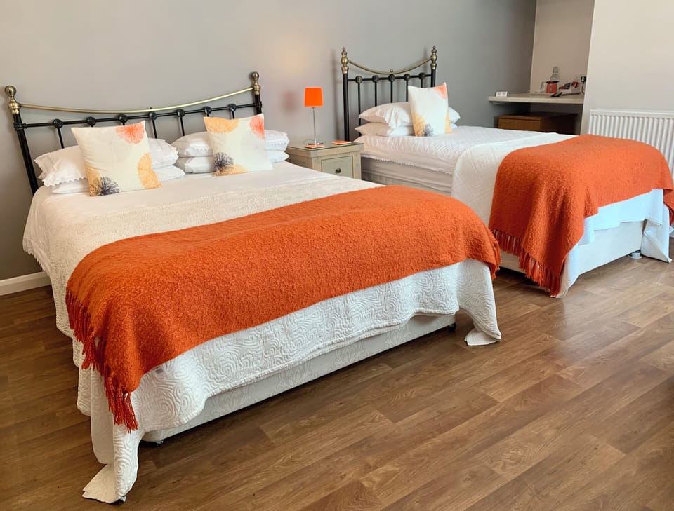Traditional Triple Room | Iron/ironing board, free WiFi, bed sheets