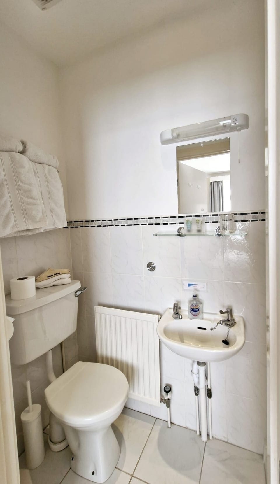 Classic Double Room | Bathroom | Hair dryer, bathrobes, towels, toilet paper