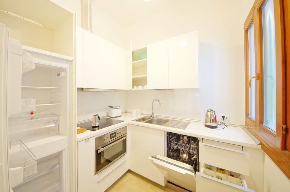 Apartment | Private kitchen | Fridge, oven, stovetop, dishwasher