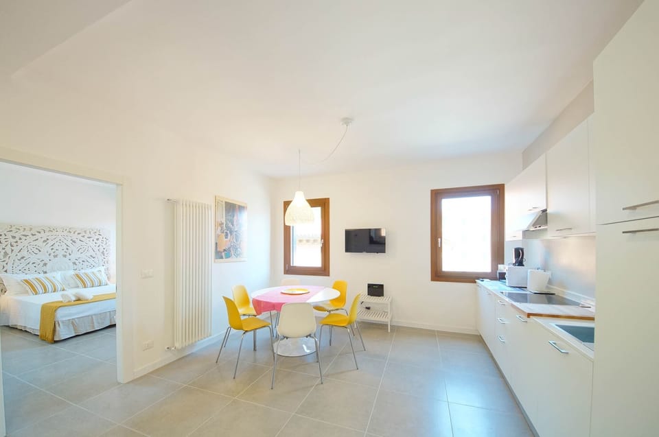 Apartment | Living area | 38-inch TV with digital channels
