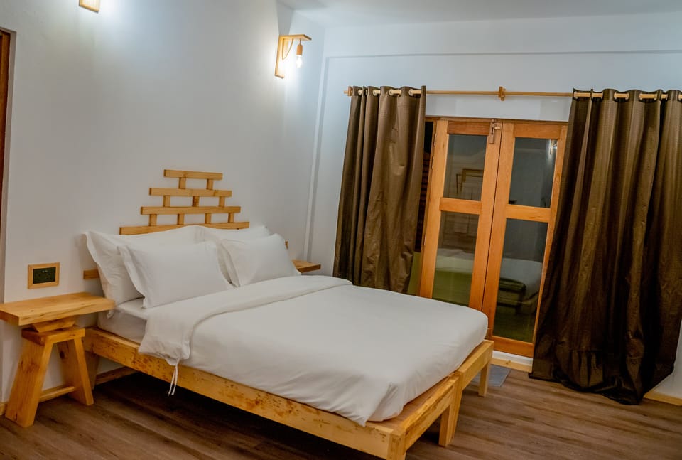Deluxe Double or Twin Room | Down comforters, memory foam beds, free minibar items, in-room safe