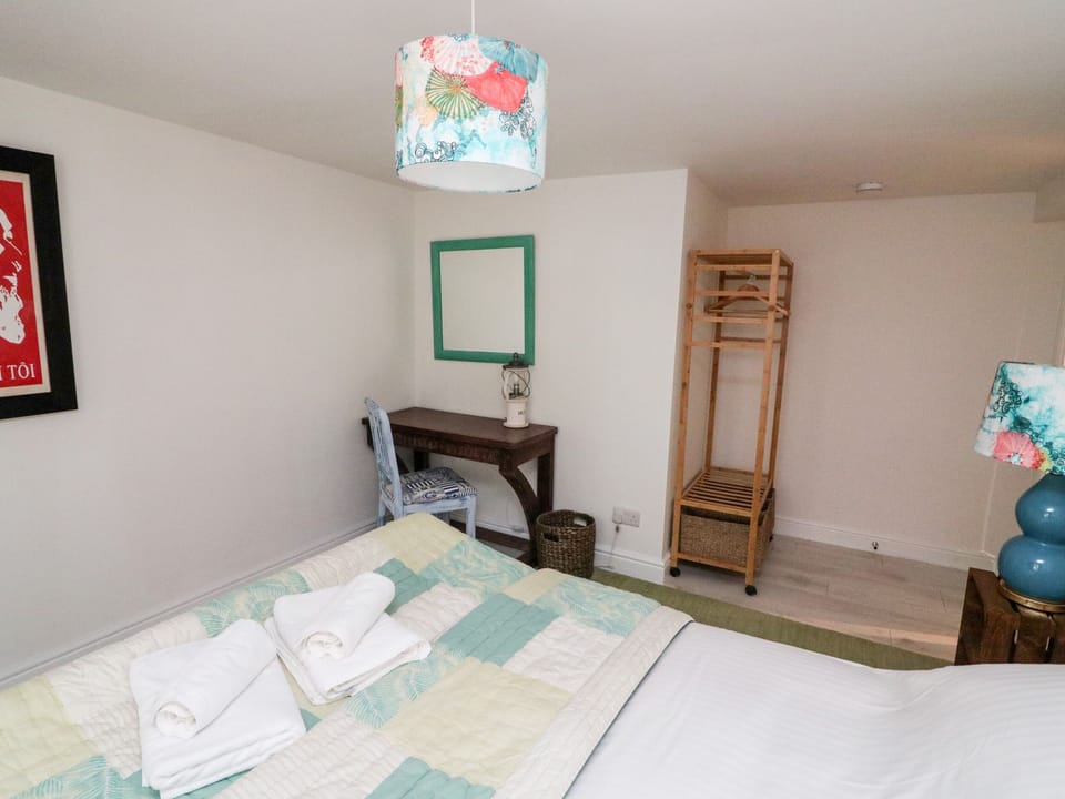 4 bedrooms, individually decorated, individually furnished, free WiFi