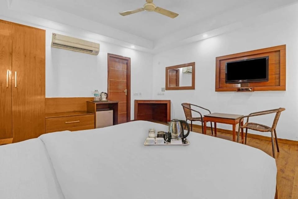 Premium Double or Twin Room | Egyptian cotton sheets, premium bedding, down comforters