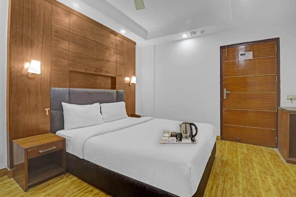 Premium Double or Twin Room | Egyptian cotton sheets, premium bedding, down comforters