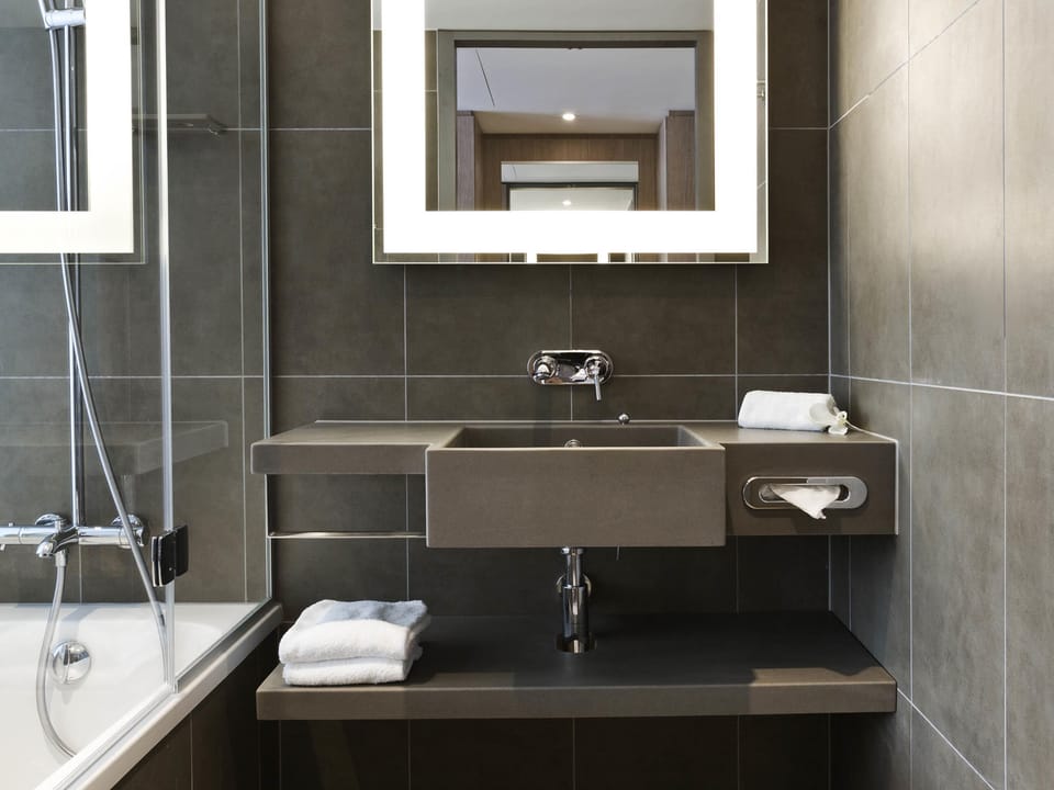 Eco-friendly toiletries, hair dryer, towels