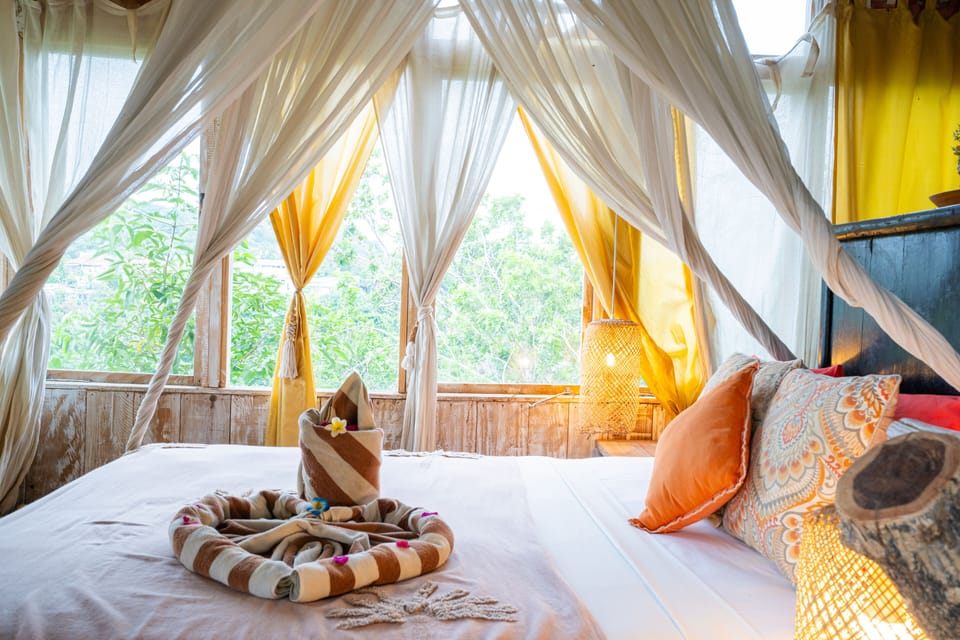 Deluxe Tree House, 1 Queen Bed, Sea View | 1 bedroom, desk, WiFi (free), bed sheets