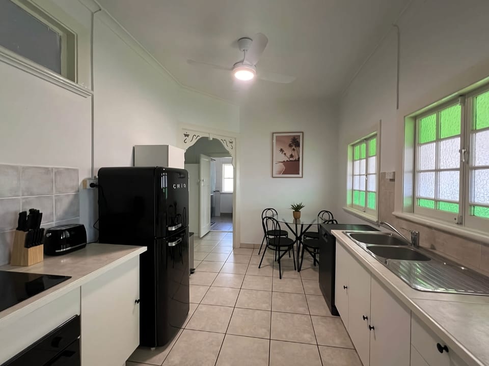 Premium Apartment, 2 Bedrooms, Kitchen, Garden View | Private kitchen | Full-size fridge, microwave, oven, stovetop
