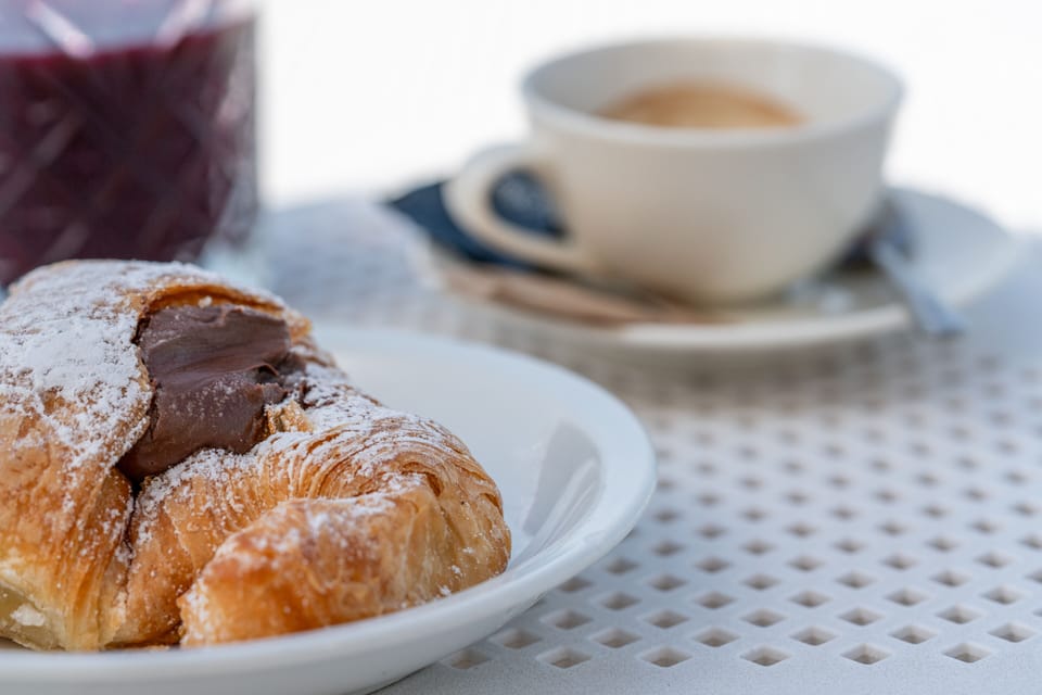 Daily continental breakfast (EUR 10 per person)