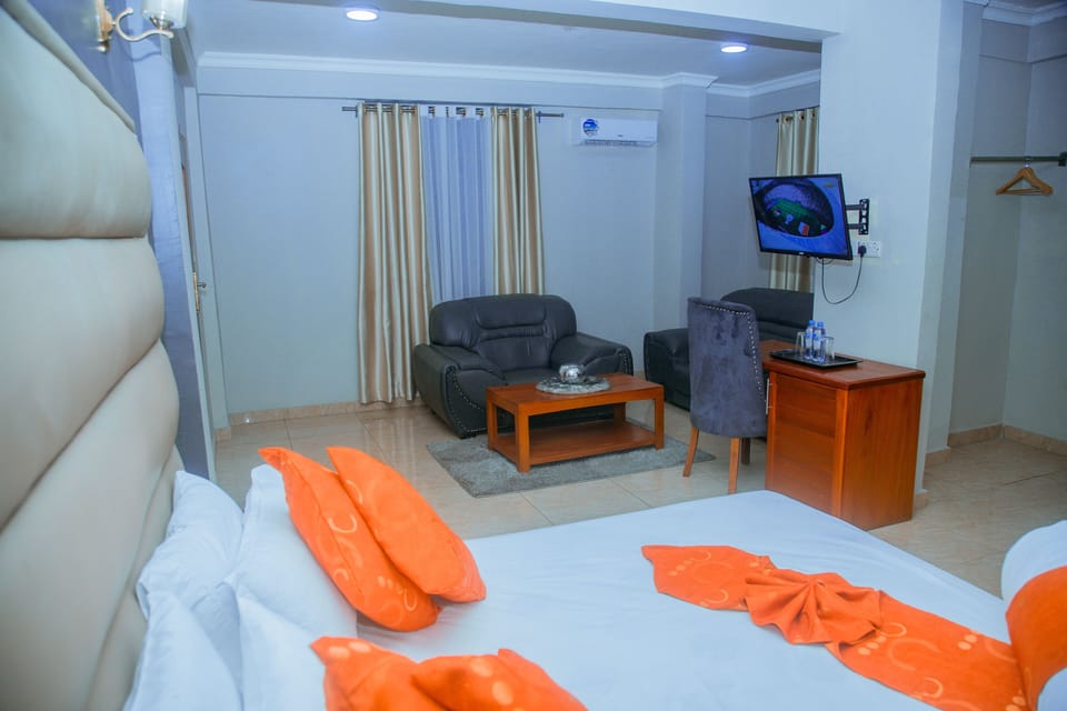 Business Room | Desk, laptop workspace, free WiFi