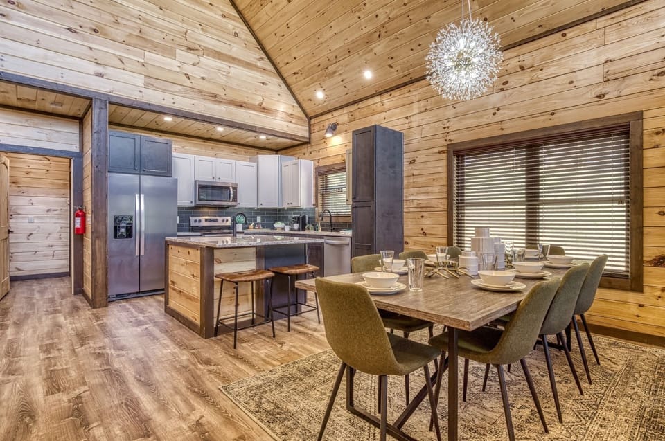Cabin, 2 Bedrooms | Dining