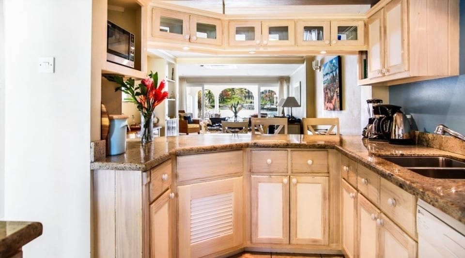 Condo, 3 Bedrooms | Private kitchen | Fridge, oven, coffee/tea maker, toaster