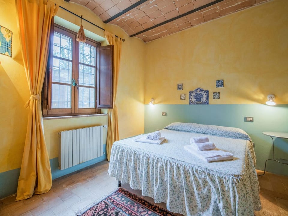 WiFi (free), bed sheets