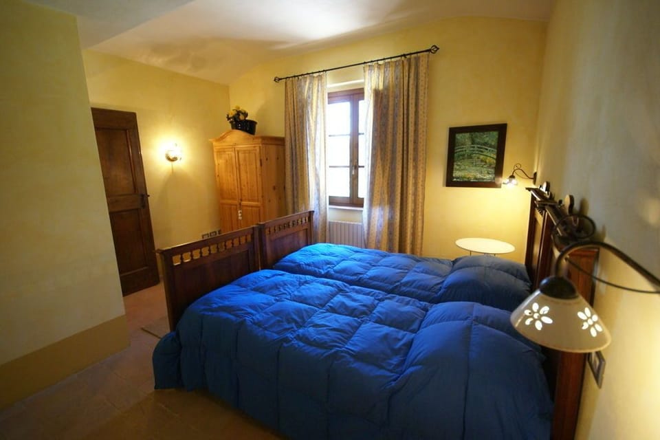 WiFi (free), bed sheets
