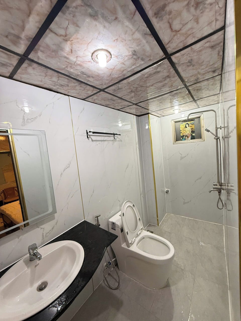 Standard Room | Bathroom