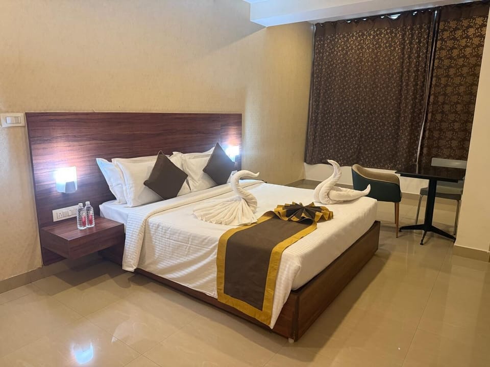 Deluxe Room | Egyptian cotton sheets, premium bedding, down comforters