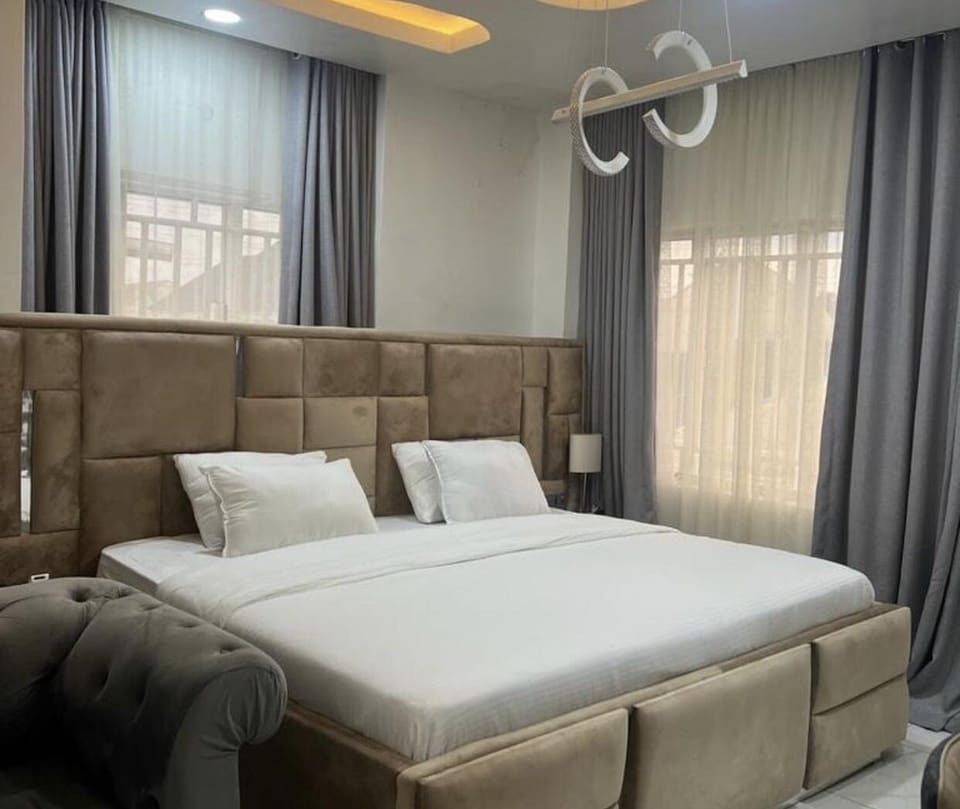 Executive Room | Desk, laptop workspace, free WiFi