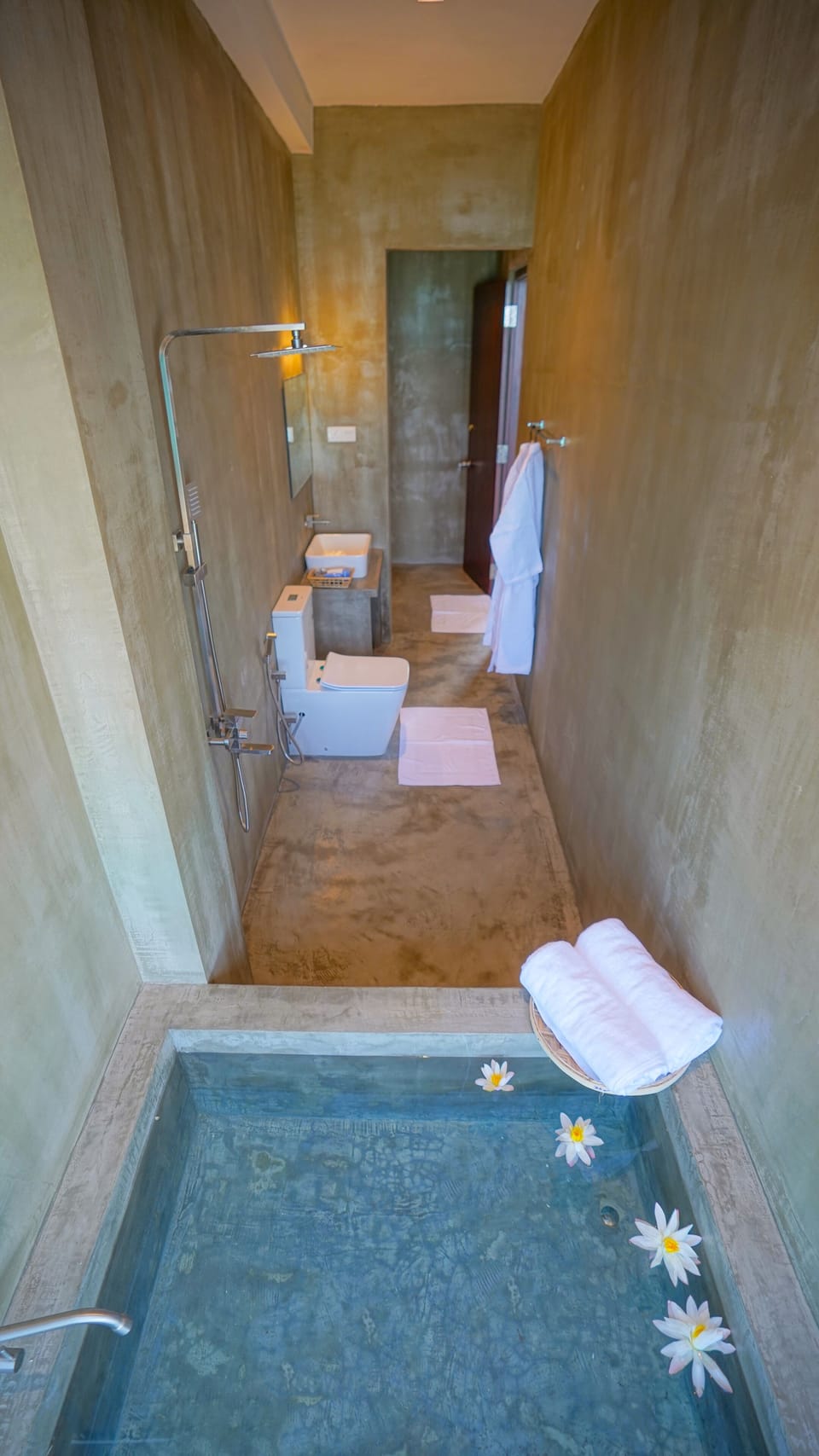 Luxury Studio Suite, 1 King Bed, Ocean View, Oceanfront | Bathroom | Combined shower/tub, rainfall showerhead, hair dryer, bathrobes