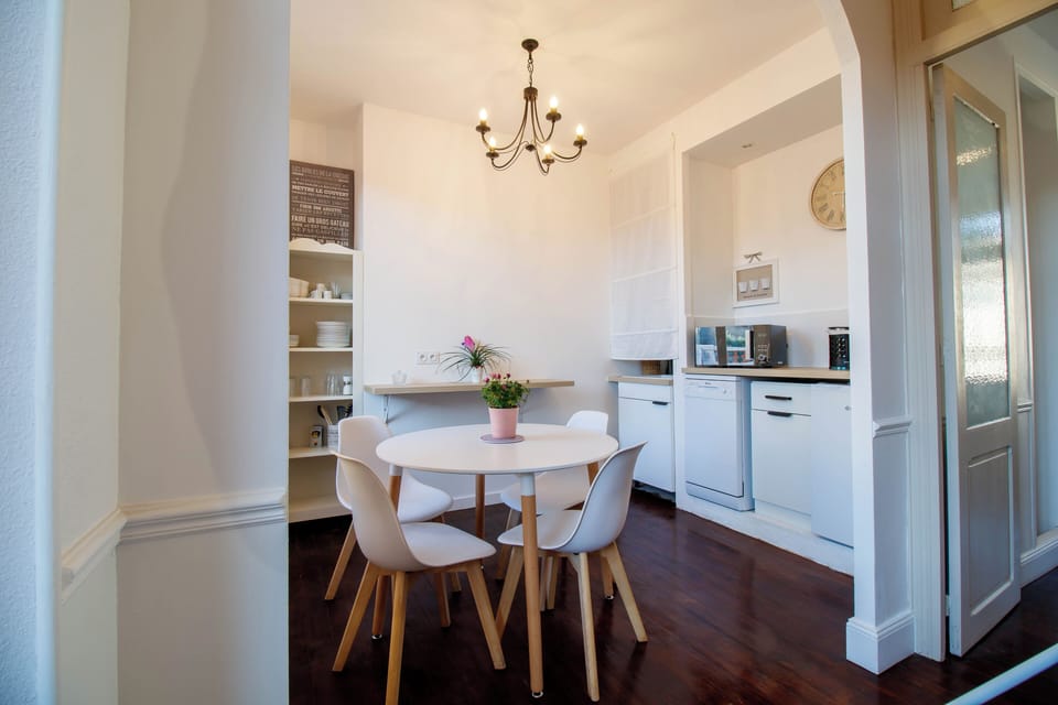 Shared fridge, shared microwave, oven, stovetop