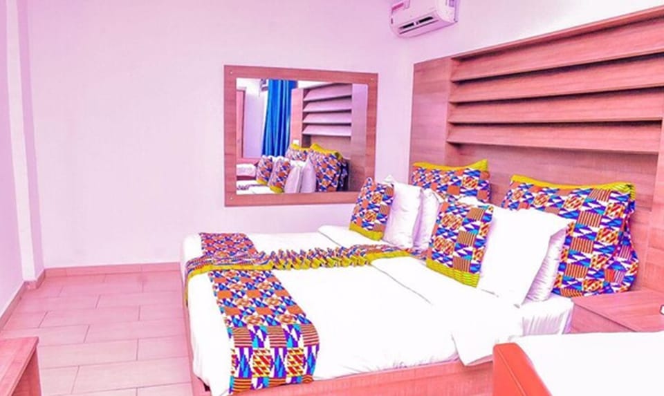 Suite | Free WiFi, bed sheets