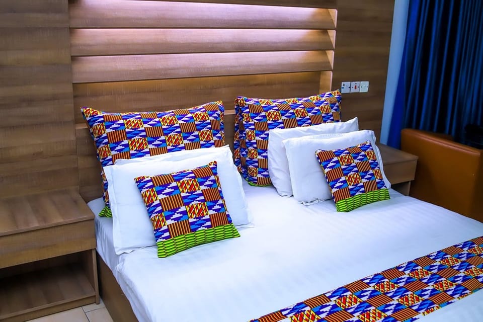 Suite | Free WiFi, bed sheets